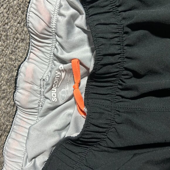 GUC Saucony men’s black running shorts size L - Picture 3 of 5